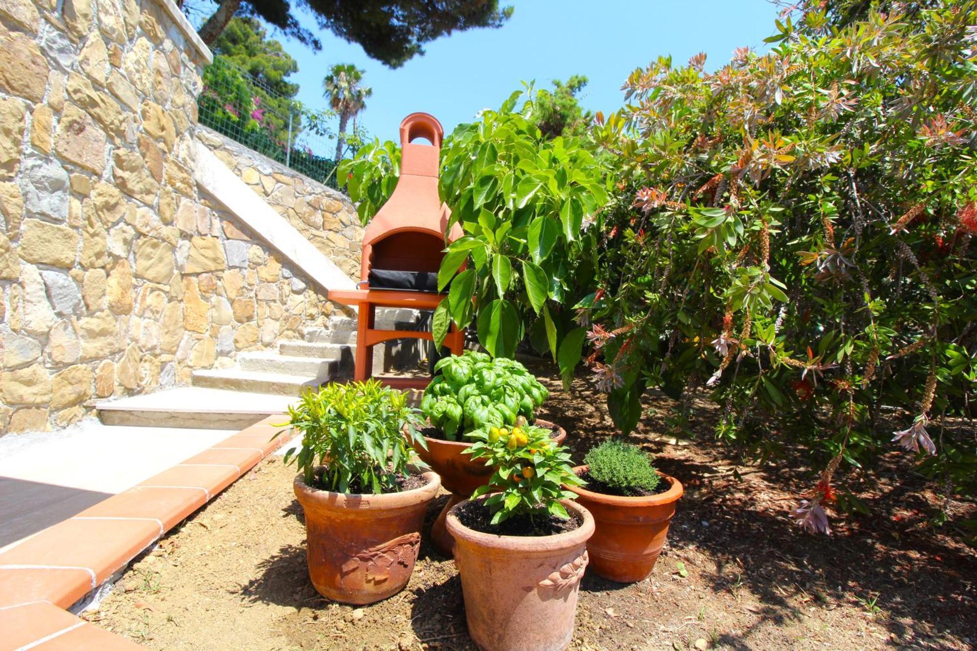 La Pace, Il Sole, Il Mare - Sanremo Casa Indipendente Vista Mare, Posto Auto Privato, Ampio Spazio Esterno Attrezzato, A Pochi Minuti Dalle Spiagge Exterior foto